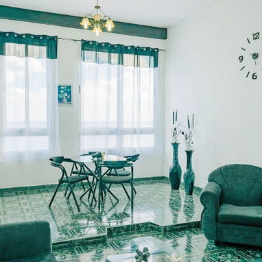 🏠 Apartamento De Renta Con Vista Al Mar, Vedado. 💡 Tiene respaldo energético. 📱 Reserve: +5355149761 - 4/10
