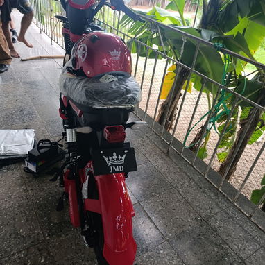 Se vende bicimoto eléctrica JMD CON SUS ACCESORIOS INCLUIDO CASCO GUANTILLAS Y CAPA PARA LA MOTO - Img 124673127
