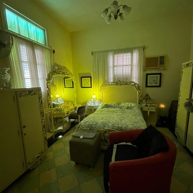 🏡 Venta de casa en Marianao – ¡Inversión Única! Se ofrece en venta propiedad de tres plantas con negocio - 2/5