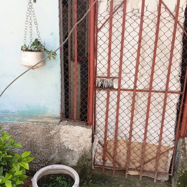 SE VENDE CASA CON NEGOCIO EN ZONA CENTRICA DE ALTAHABANA Y NO SE VA LA CORRIENTE - 3/9
