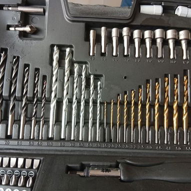 JUEGO DE BROCAS Y DESTORNILLADOR DE 111 PCS 5PT# - 2/6