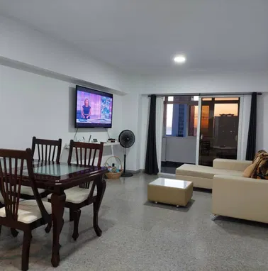 SE RENTA APTO DE DOS HABITACIONES EN EL VEDADO POR LINEA Y F.58858577 - Img 78607813