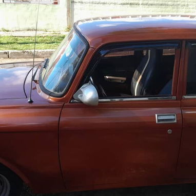 Venta de carro marca Moskvich en el Vedado - 4/10