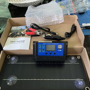 Controlador de carga solar y regulador de panel con pantalla LCD, de 12V y 24V mas su panel y conectores (todo nuevo) - Img 55423147