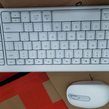 mouse y teclado blanco Bluetooth marca LOGI - 3/3