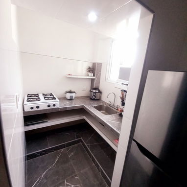 SE RENTA APTO PRIVADO DE UNA HABITACIÓN EN EL VEDADO, TERCER PISO. 54026428 - Img 120328353