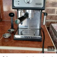 Vendo Café expreso y plancha para hamburguesa y etc ,se ha usado muy poco esta casi nuevo ,precio 60 USD 53508951 solo - Img 56449391