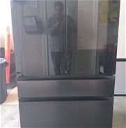 Refrigerador Samsung modelo french door, door in door con dispensador de agua interior y fabricador de hielo, pantalla - Img 46068635