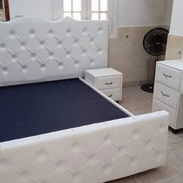 Cama Tapizada + Mesitas de Noche + ENVÍO GRATIS + Garantía. - Img 57781458