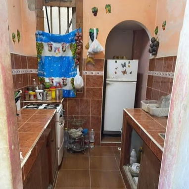 🏡*128_Se vende apto en centro Habana en un Edif Capitalista en un 2do piso*  🗺*Pto de Ref :Cerca del Hospital Ameijeir - 4/10