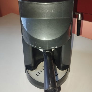 Cafetera eléctrica de poco uso en buen estado para café express y capuchino. - Img 122569044