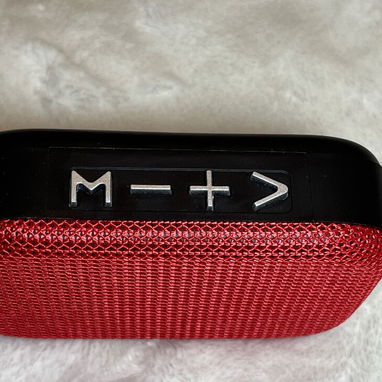 Bocina, altavoz, recargable , compatible con Bluetooth y tarjeta Micro SD . - Img 121753627