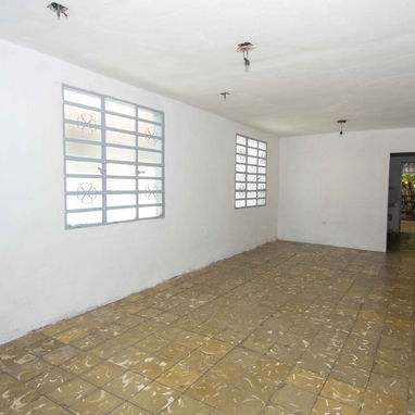 Se vende amplia casa de 3 habitaciones con garaje doble en La Habana,Reparto Martí (Cerro), cerca de Ciudad Deportiva . - Img 125833955