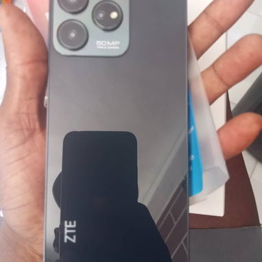 Móvil marca ZTE Modelo Blade V50 Design - 3/4