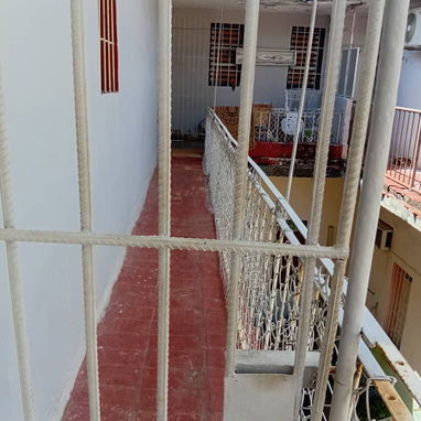 72_*SE VENDE APTO SOTERRADO EN 3ER PISO EN HABANA VIEJA🏰*  👌🏽*EL POLICLÍNICO AL DOBLAR🔜LA BODEGA EN LOS BAJOS Y EL A - Img 122990804