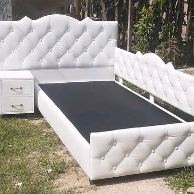 Camas modernas tapizadas con maxima calidad y garantía transporte incluído... - 8/10