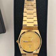 Reloj dorado,color oro, unisex, hombre, mujer, elegante, para uso diario. - Img 55275570