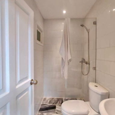 JOYA COLONIAL ÚNICA CON 5 BALCONES A LA CALLE! En el Corazón de La Habana Vieja !!! - Img 123264547