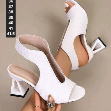 Zapatos blancos y sandalias blancas - Img 112490754