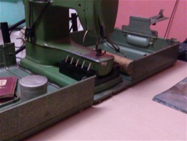 Maquina de coser ELNA eléctrica,con todos sus accesorios - Img 67697763
