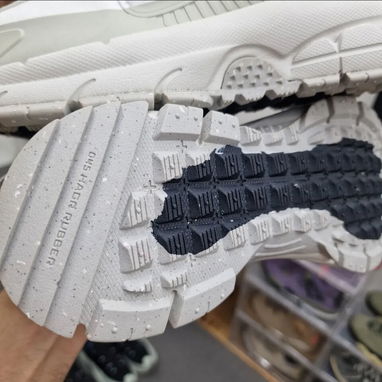 Nike Zoom Vomero Roam #43 Precio 60 usd VEDADO - 4/5
