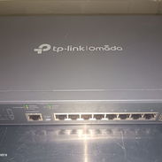 Switch TP-LINK de 8 puertos , administrable capa 2, 2 puertos fibra, puertos para consola - Img 56480466