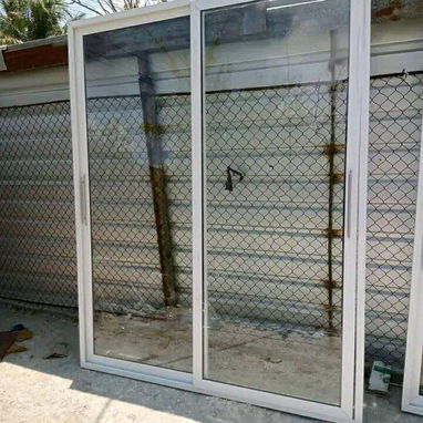 Carpinteria de aluminio..Realizamos todo tipo de diseños modernos en carpintería de aluminio - Img 118833038