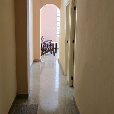 Apartamento de 2/4, planta baja, carposh, en el Vedado (V-252) - Img 121360479
