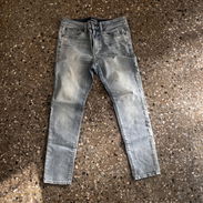 Vendo jean en 15 usd y pantalón de hombre en 20 usd o al cambio. - Img 56742129
