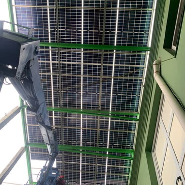 Se montan paneles solares hacemos la estructura fuerte y con estética - 6/10