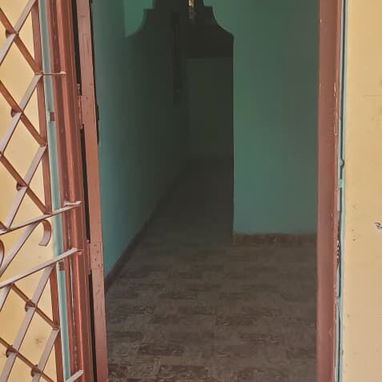 Se venden propiedad conjunta de 3 apartamentos independientes, con patio techado que incluye un árbol de aguacate.. - 8/10