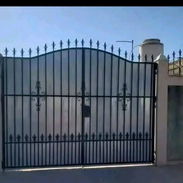 Sé realizan trabajos de herrería siempre buscando la seguridad y protección de su hogar y contamos con pintura, transpor - Img 58128738