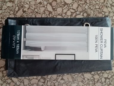 Cortina de baño o ducha color entero en negro. Mide 178 x 183 cm - Img main-image