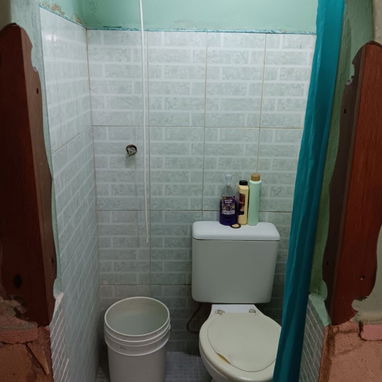 Casa en venta que consta de sala cocina baño un cuarto ,pasillo en la entrada y cuenta con dos tanques de agua elevados. - Img 119576850