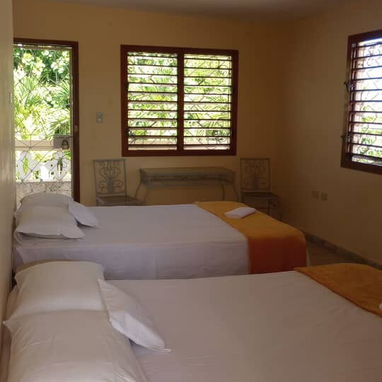 Alquiler de casa con piscina en Guanabo a 4 cuadras de la playa. Renta de casa con piscina para 6 personas en Guanabo (E - 6/10