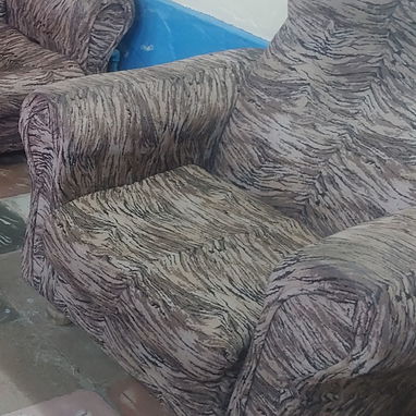 Juego de sala de uso conservado De color carmelita atigrado. Consta: 1 Un sofa de dos plaza. 2 bustacas. - Img 122528626