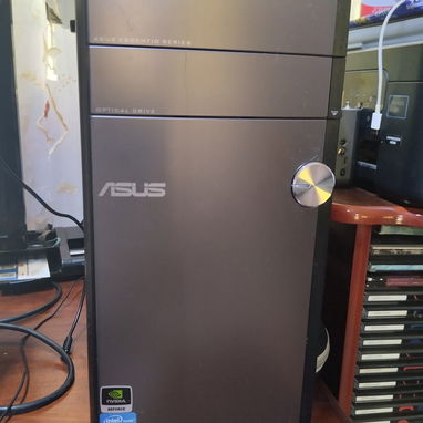 Vendo Camas sin colchón ,PC de Buró y Buró - 8/10