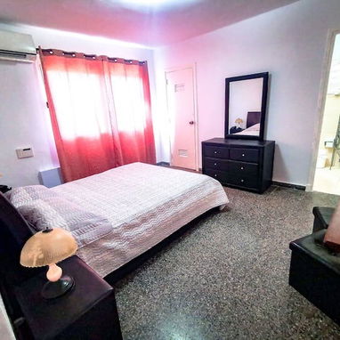 Se renta centrico apartamento en Vedado, La Habana, Cuba - Img 126336711