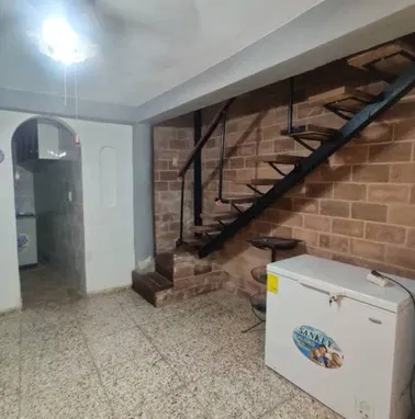Casa en Vedado zona números, con parqueo y todo dentro. - Img 97454485
