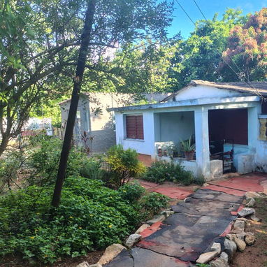 Vendo 2 casas con patio , reparto Marbella , Guanabo , Habana del Este - 2/3