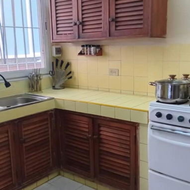 Ref #100.Ofertaa en las letras,en el Vedado habanero, lindo apto de 2 cuartos con excelente precio.Aproveche e invierta! - 6/10