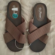 Zapatos nuevos de mujer de tiras cruzadas. Sandalias descalzadas prácticas, cómodas y prácticas. No. 7 ½ (38,5-39) - Img 56981642