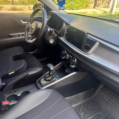 Vendo o negocio Kia Río 20 20 el panameño motor 1.4 caja sexta - Img 113151534