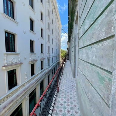 Inversión Inteligente en el Centro Histórico! Gran Apartamento de 3 Cuartos, Recién Reparado !!! - 3/5