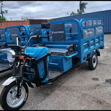 Triciclo KVITOVA eléctrico batería lithio 72 Volts • ⁠58 Amperes autonomía 80 km, doble fuerza nuevos 0/km - 2/7