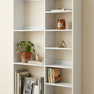 Estante de pared asimétrico en MDF hidrófugo, ideal para salas y estudios, con repisas de diferentes tamaños. - Img 115679923