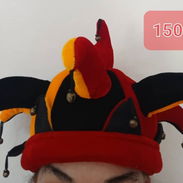 Gorro de colores con cascabeles, para Fiestas de disfraces, de Fin de año, cumpleaños , obras de teatro, actividades - Img 55293173