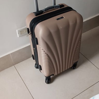 Maleta de 10kg. Nueva !!! - Img 123529276