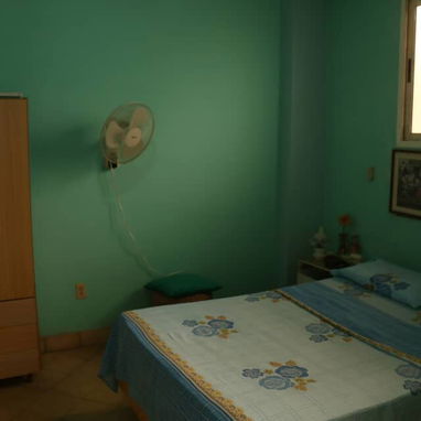 "$17000. PRECIO AJUSTADO. En venta  apartamento en Centro Habana. Edificio  de 3 pisos con garaje. Referenc: Ameijeiras - 7/8