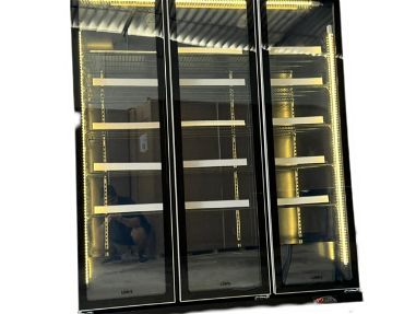Neveras exhibidoras de 3 puertas y freezers - Img main-image